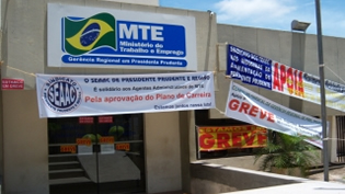 Servidores do MTE continuam em greve